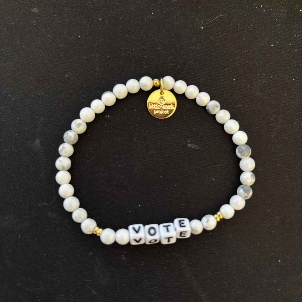 Bracelet little words project VOTE